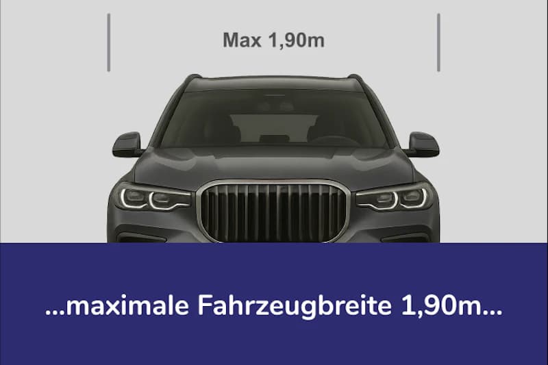 Frontansicht eines grauen Geländewagens unter dem Hinweis Max 1,90m und dunkelblauem Banner zur maximalen Fahrzeugbreite.