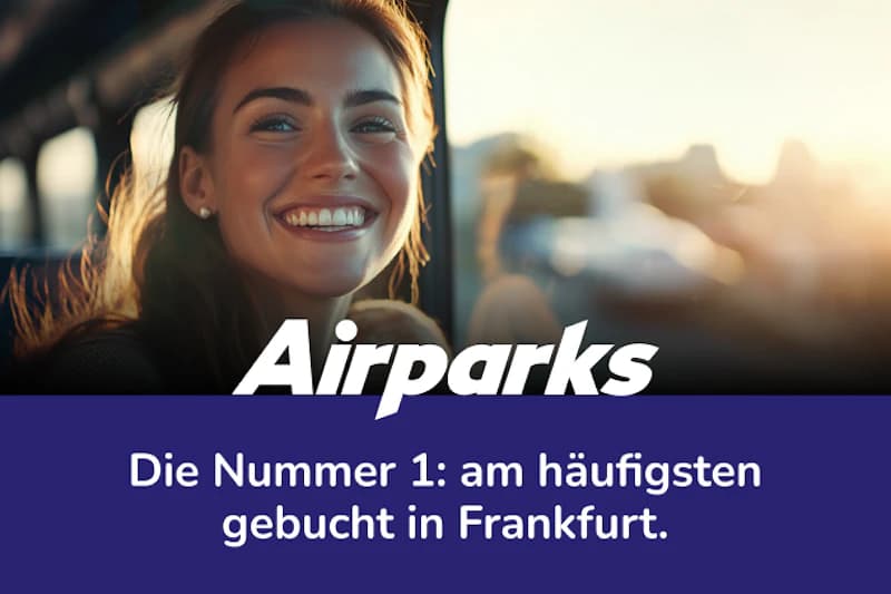 Lächelnde Frau im Autofenster, darunter Airparks-Logo und violetter Balken mit Text Die Nummer 1: am häufigsten gebucht in Frankfurt.